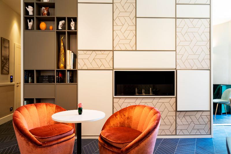 Amadomus Luxury Suites - Lobi