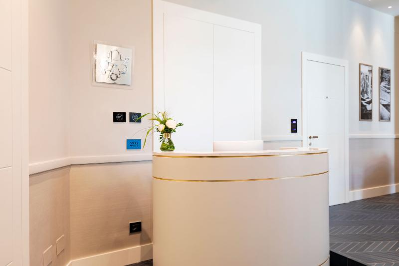 Amadomus Luxury Suites - Lobi
