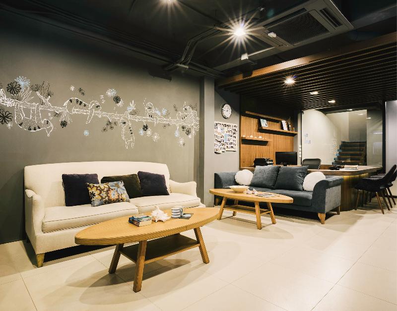 TIRAS Patong Beach Hotel - Lobi