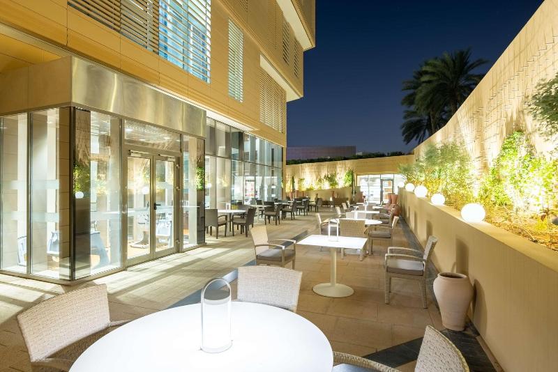 Radisson Blu Hotel & Residence, Riyadh - Restoran