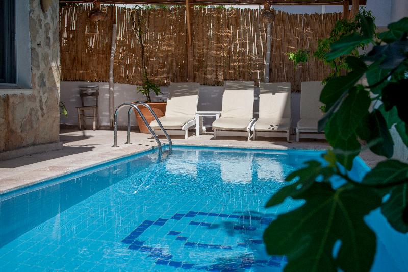 Hotel Hideaway - Havuz