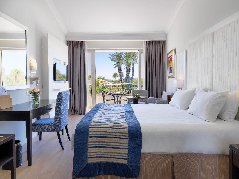 Olympic Lagoon Resort - Oda