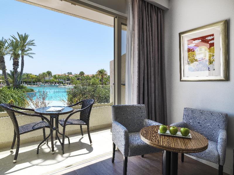 Olympic Lagoon Resort - Oda