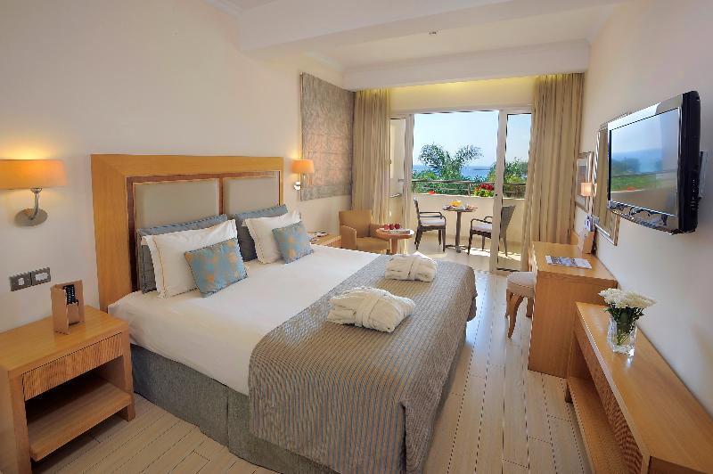 Olympic Lagoon Resort - Oda
