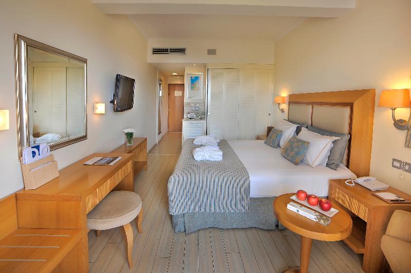 Olympic Lagoon Resort - Oda