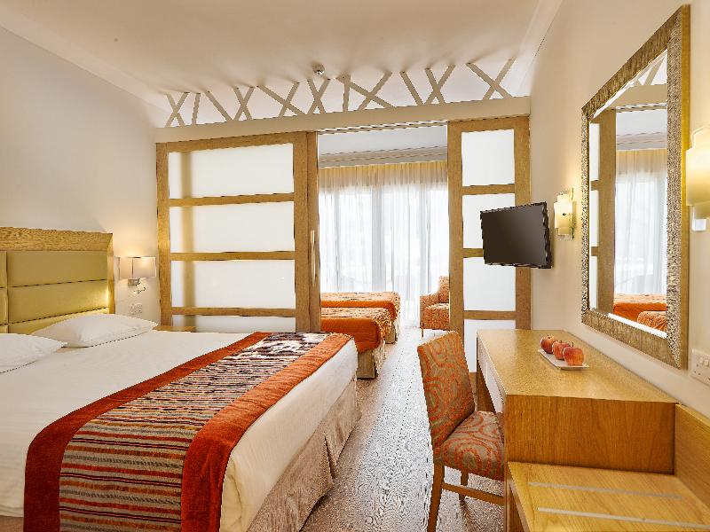 Olympic Lagoon Resort - Oda