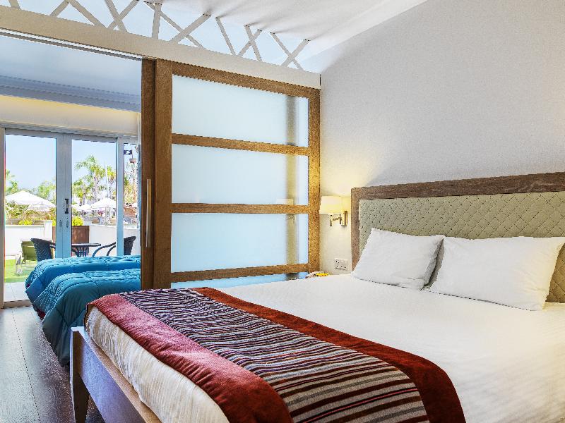 Olympic Lagoon Resort - Oda