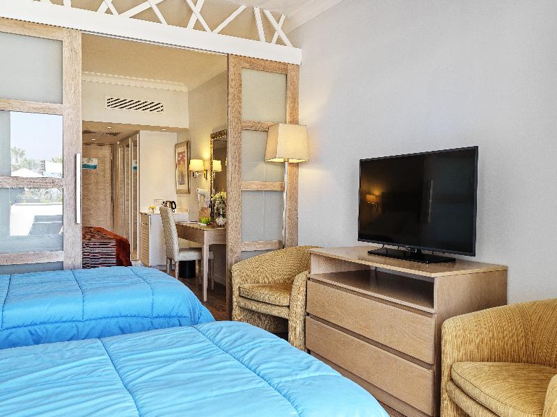 Olympic Lagoon Resort - Oda
