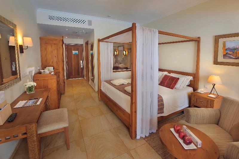 Olympic Lagoon Resort - Oda