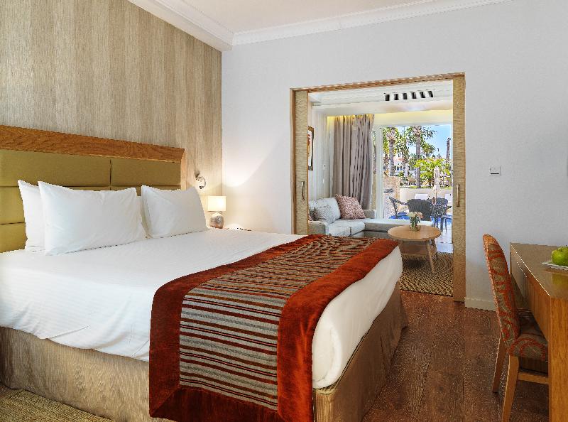 Olympic Lagoon Resort - Oda