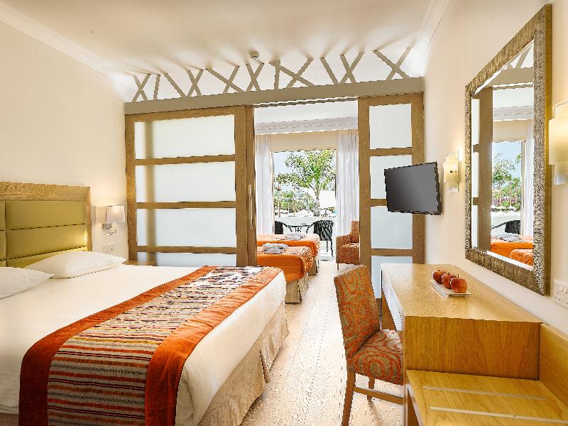 Olympic Lagoon Resort - Oda