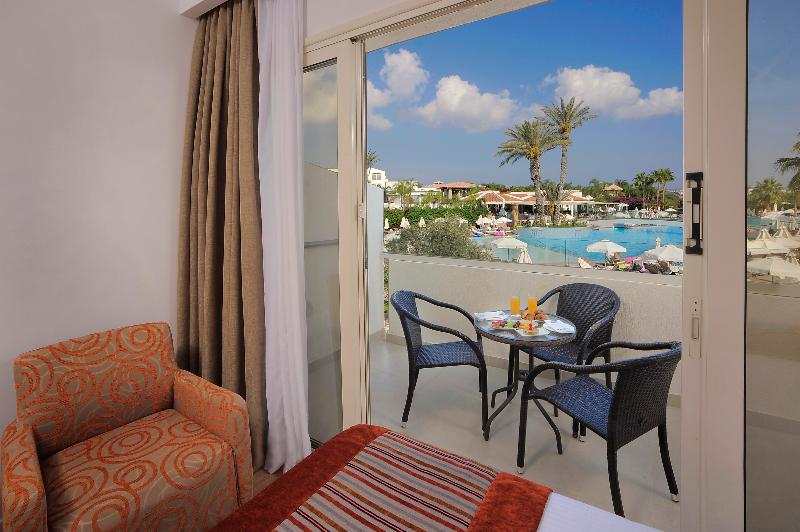 Olympic Lagoon Resort - Oda