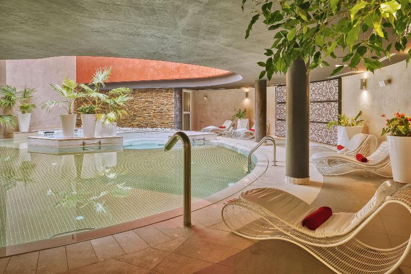 ADAM Hotel Suites - Havuz
