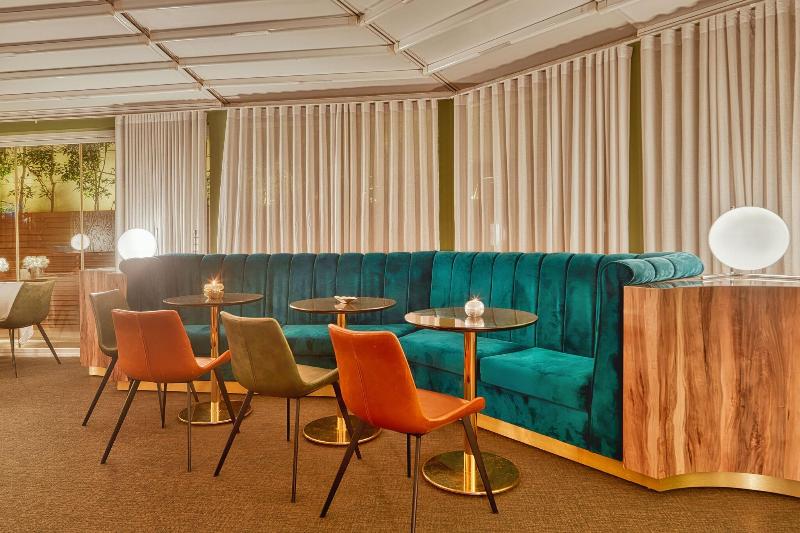 ADAM Hotel Suites - Restoran