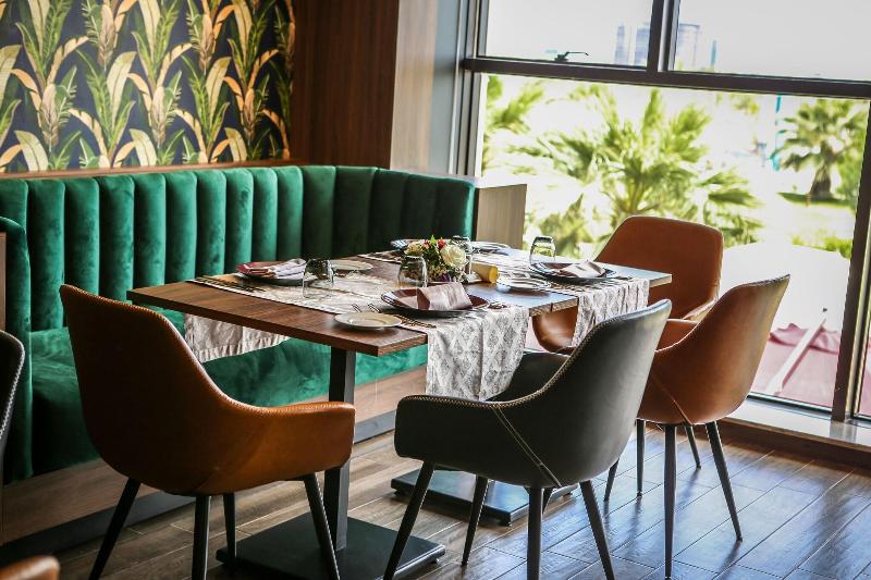 ADAM Hotel Suites - Restoran
