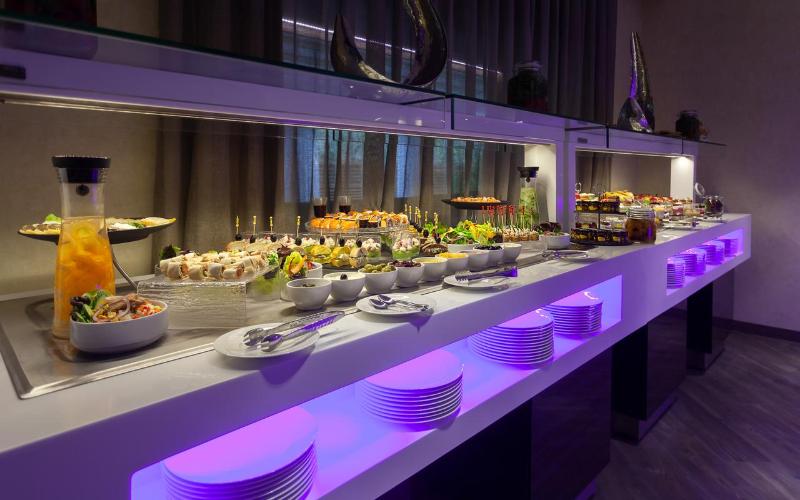ADAM Hotel Suites - Restoran