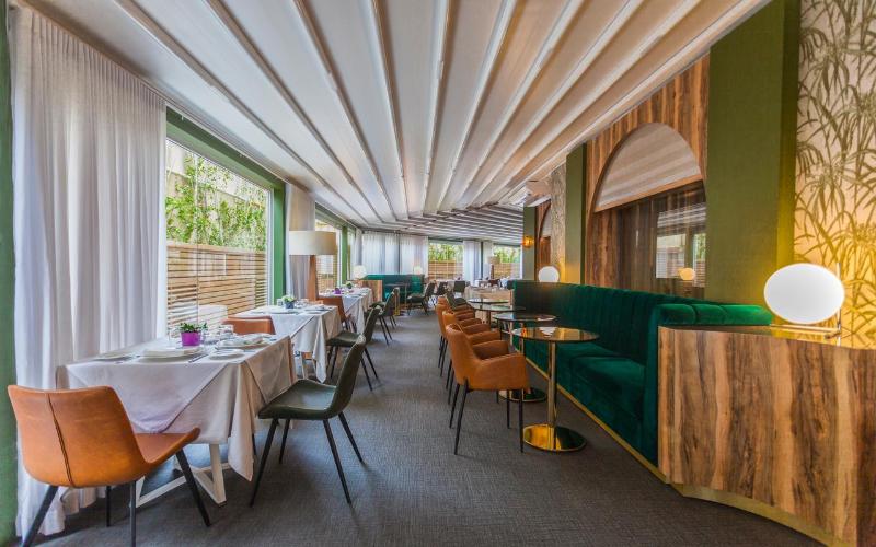 ADAM Hotel Suites - Restoran