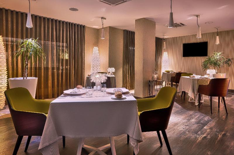 ADAM Hotel Suites - Restoran