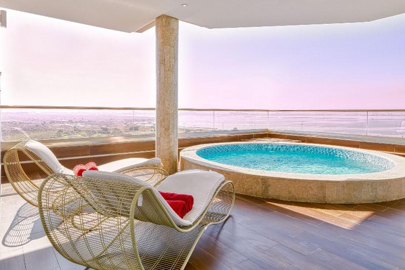 ADAM Hotel Suites - Teras