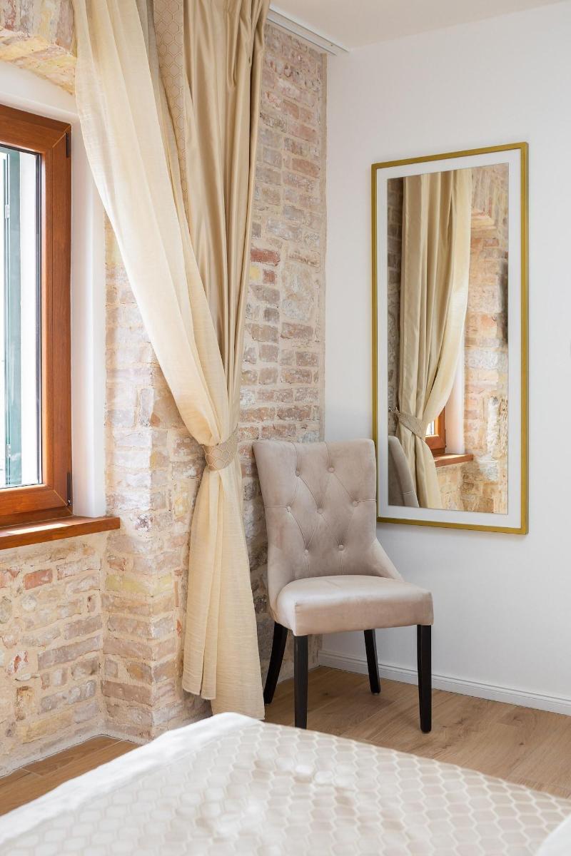 Le Premier Luxury Rooms - Oda