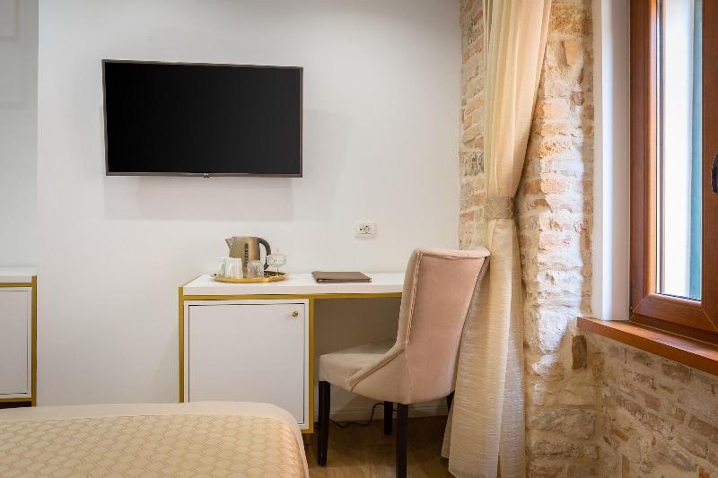 Le Premier Luxury Rooms - Oda