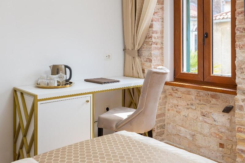 Le Premier Luxury Rooms - Oda