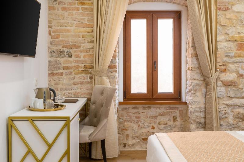 Le Premier Luxury Rooms - Oda