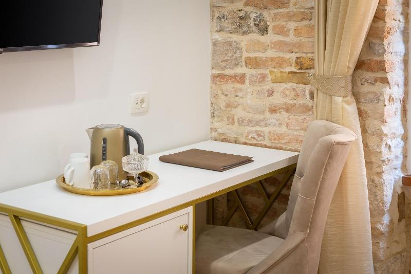 Le Premier Luxury Rooms - Oda