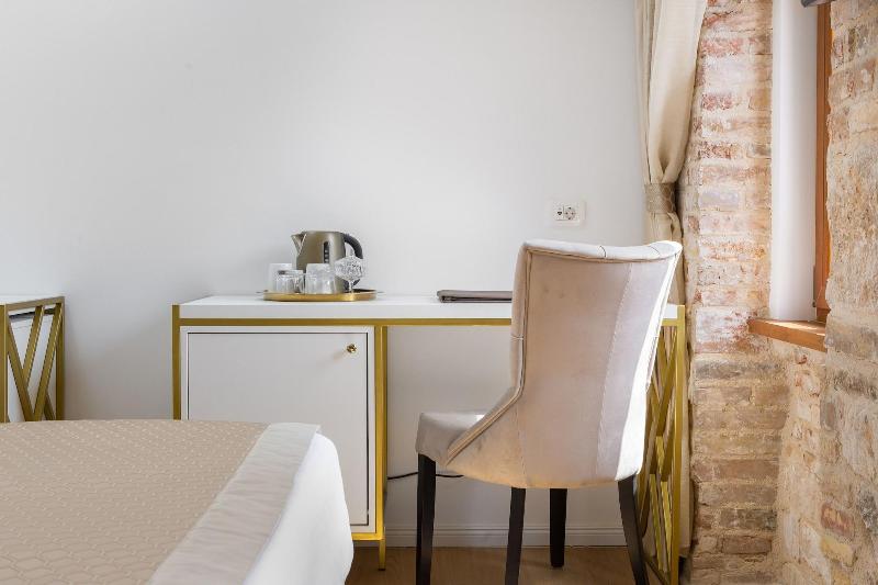 Le Premier Luxury Rooms - Oda