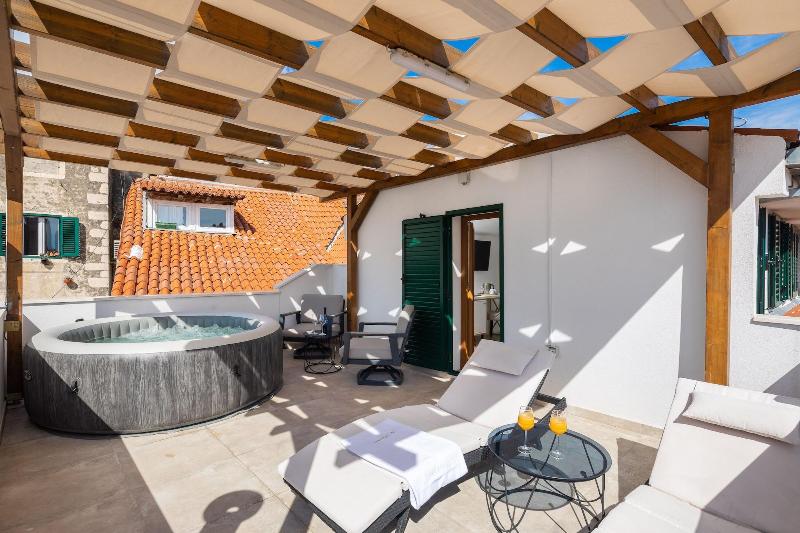 Le Premier Luxury Rooms - Oda