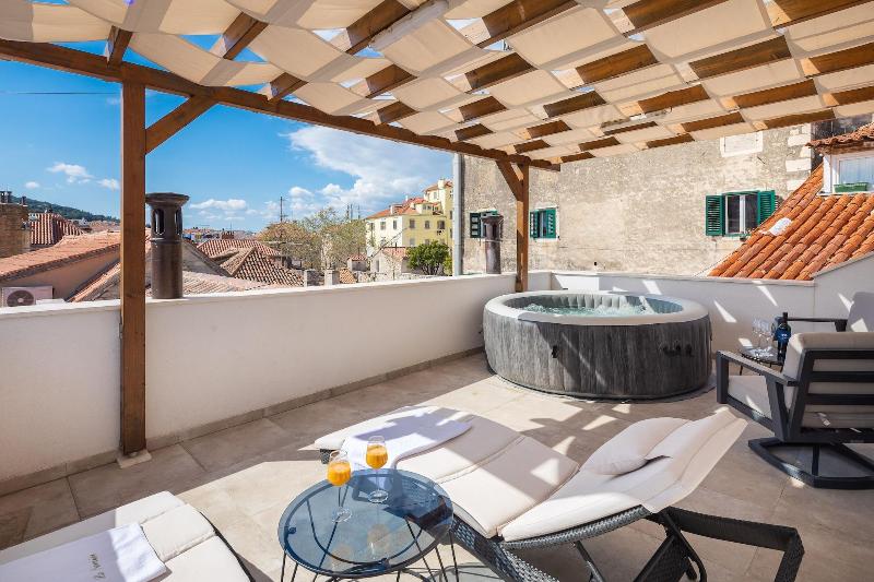 Le Premier Luxury Rooms - Oda