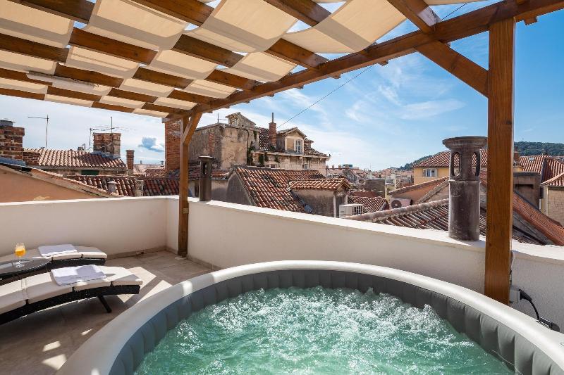 Le Premier Luxury Rooms - Oda
