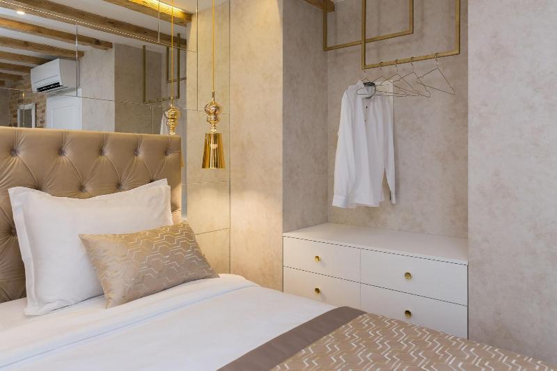 Le Premier Luxury Rooms - Oda