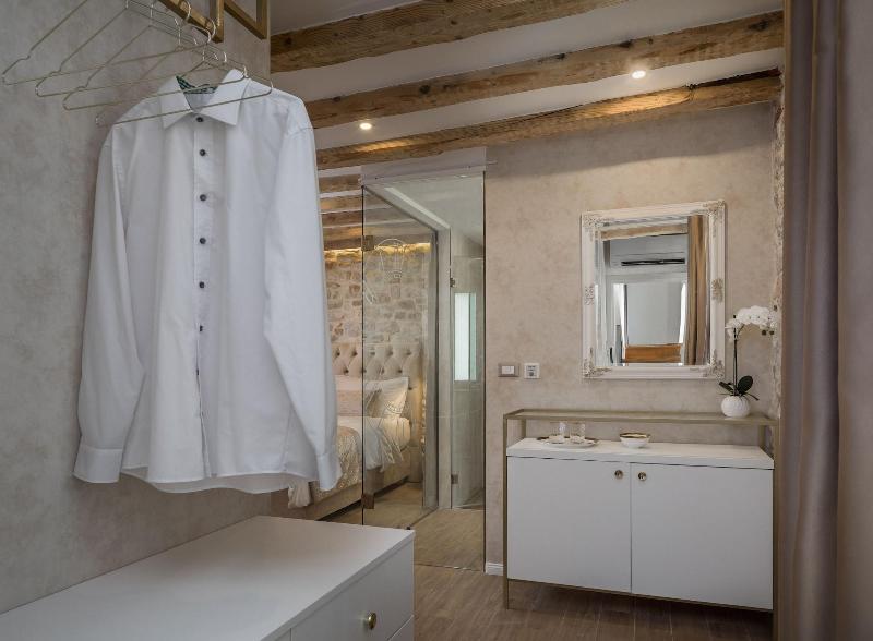 Le Premier Luxury Rooms - Oda
