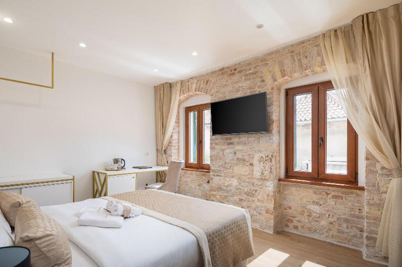 Le Premier Luxury Rooms - Oda