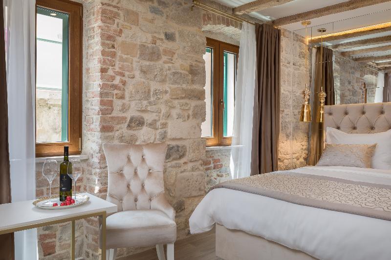 Le Premier Luxury Rooms - Oda