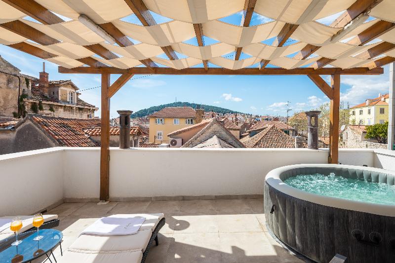 Le Premier Luxury Rooms - Oda