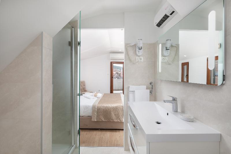 Le Premier Luxury Rooms - Oda