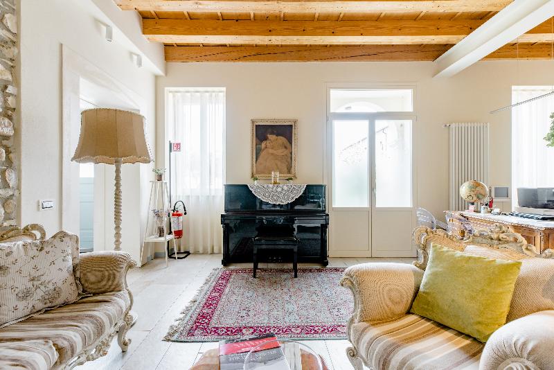 Villa Di Cazzano - Bioluxury Living - Lobi