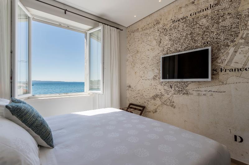 Seaview Luxury Retreat - Oda