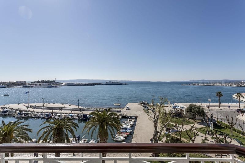 Seaview Luxury Retreat - Oda