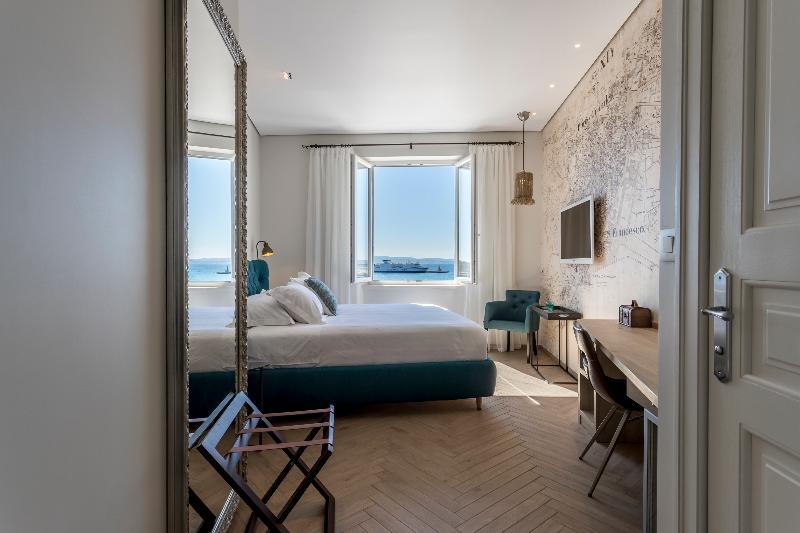 Seaview Luxury Retreat - Oda