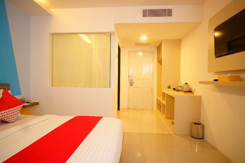 Super OYO Collection O 166 Hotel Princess - Oda