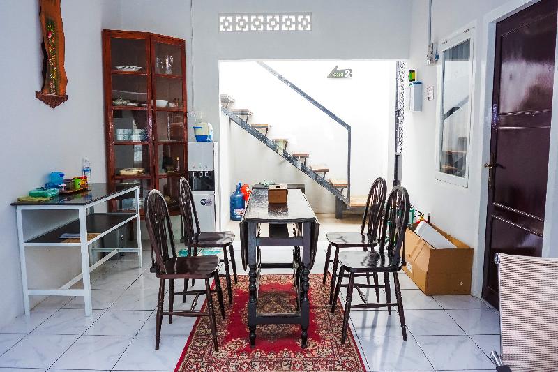 OYO 433 Nelvi Guest House Syariah - Lobi
