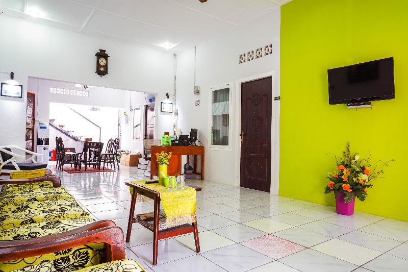 OYO 433 Nelvi Guest House Syariah - Lobi