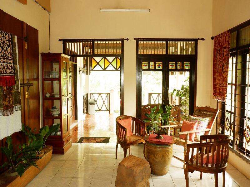 OYO 604 Cemara S Homestay - Lobi