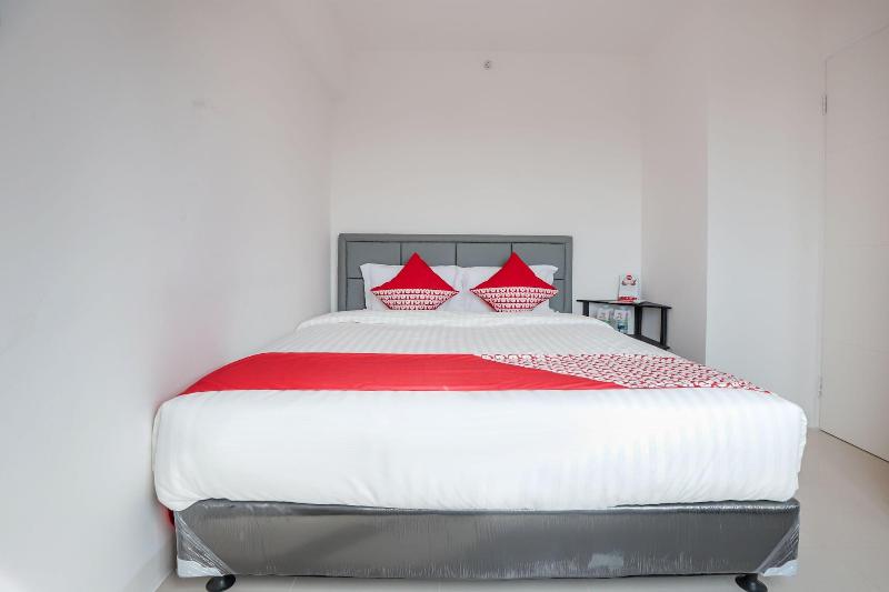 Oyo 129 Bassura City Apartment - Oda