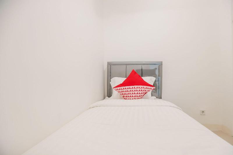 Oyo 129 Bassura City Apartment - Oda