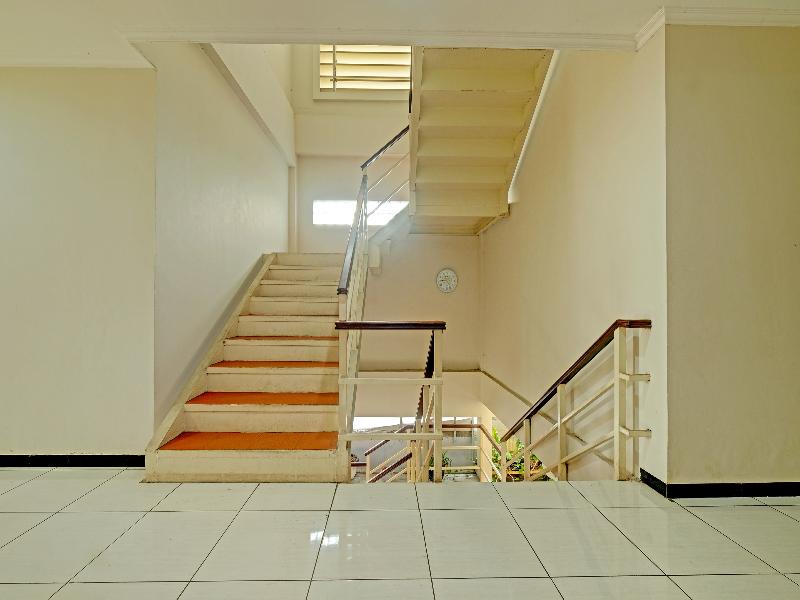 Super OYO 389 Sky Guesthouse - Lobi