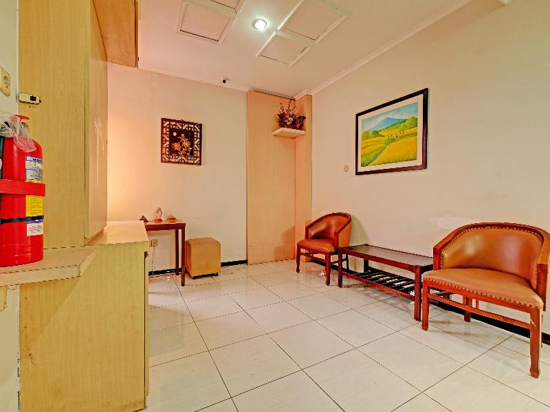 Super OYO 389 Sky Guesthouse - Lobi